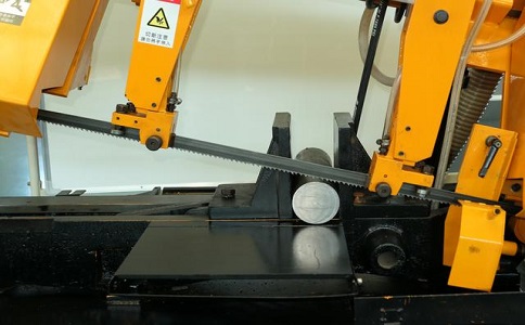 连州数控带锯床自动送料精度会出现偏差吗？